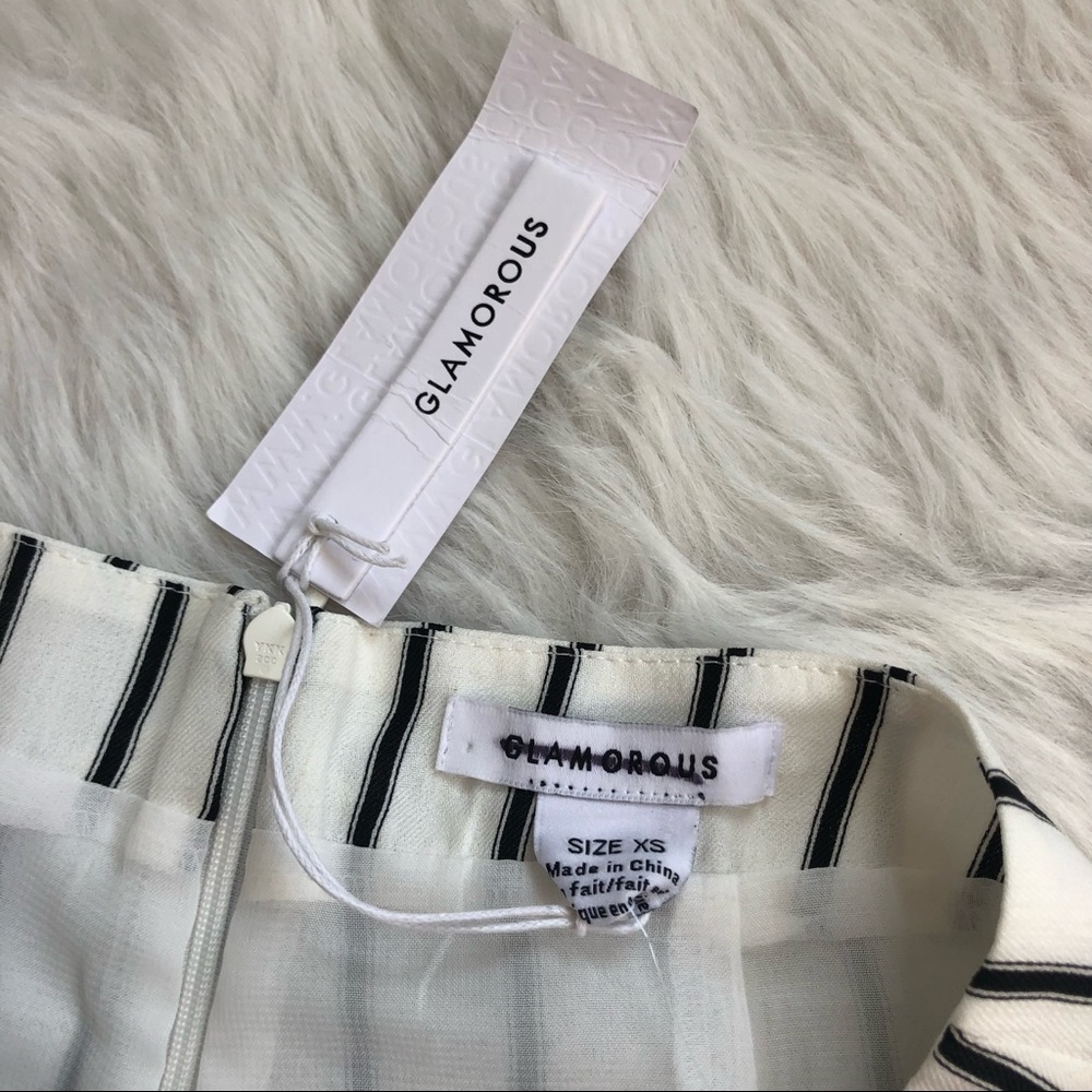 🚫 SOLD 🚫 Glamorous Black and White Striped Shorts - Picture 4 of 4